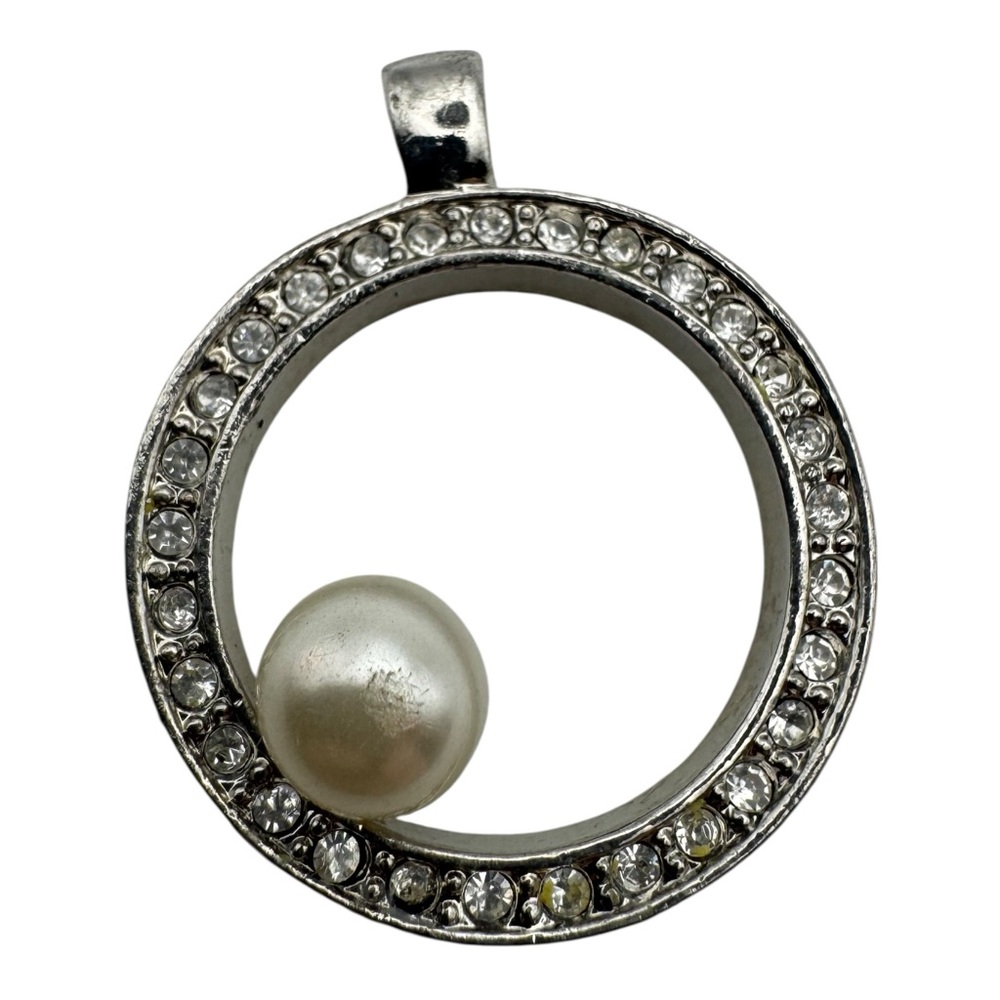 Vintage Silver-Tone Circle Pendant with Faux Pearl & Rhinestones‎ – 1”